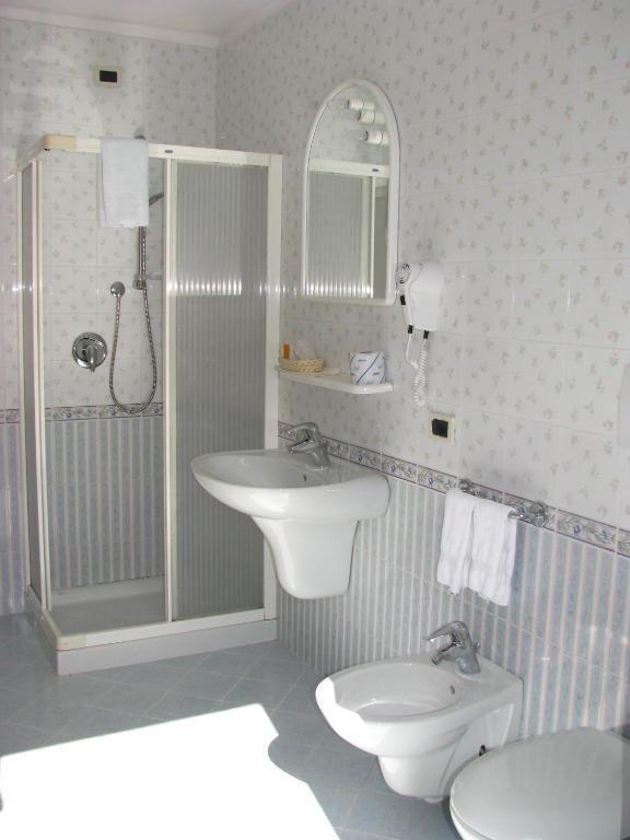 Hotel Nes Crepes Pozza di Fassa Room photo